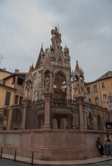 Scaliger Tombs - grób Scaligera - Werona